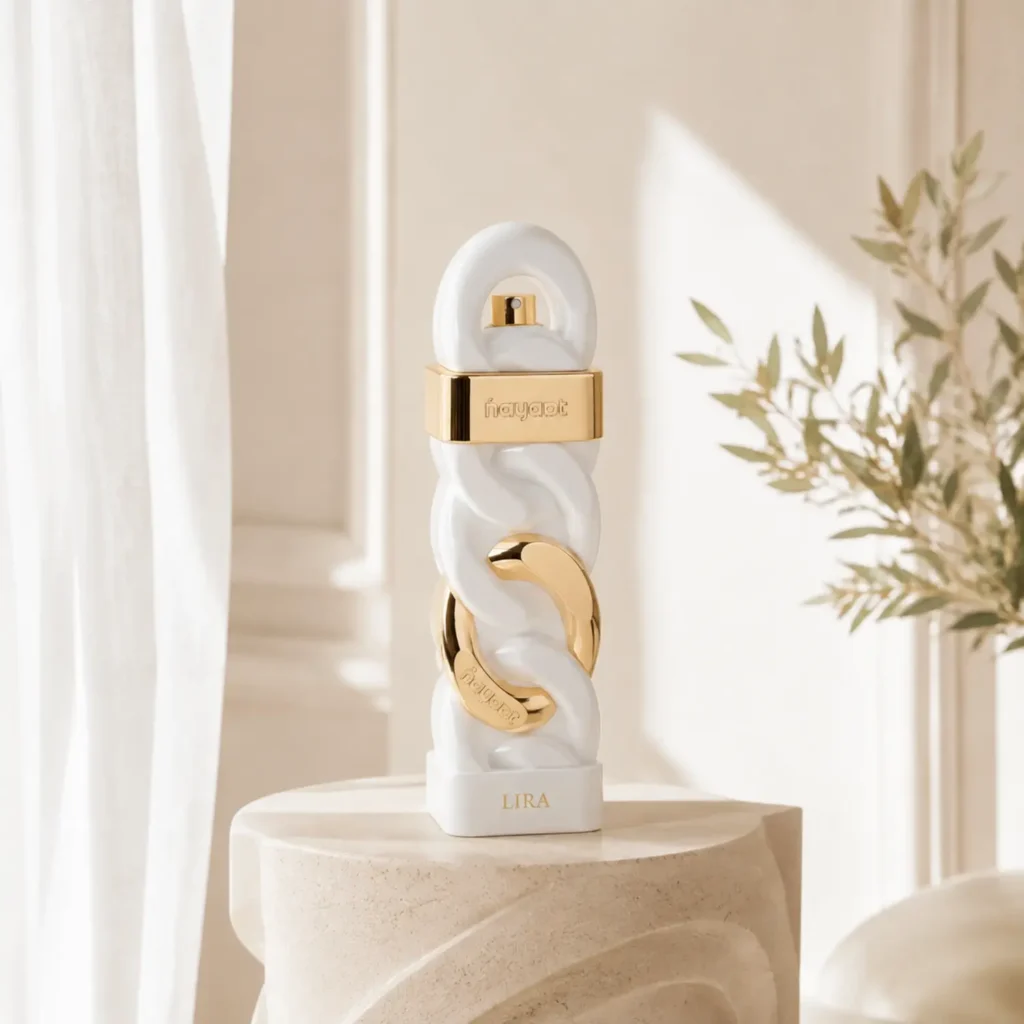 Frasco Lira – Nayaat by Orientica em uma ambientação clara, elegante e sofisticada